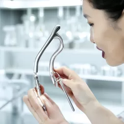 Choosing a Reliable Dental Retractor Supplier